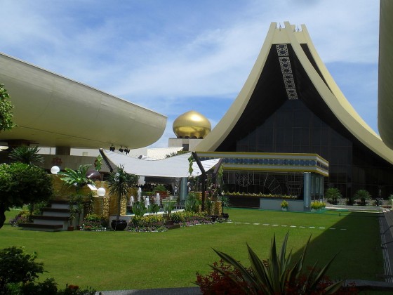 The Biggest House in the World (Istana Nurul Iman Palance) The Biggest House in the World (Istana Nurul Iman Palance)
