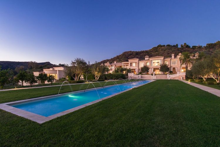 The Biggest House in the World (Palazzo di Amore) The Biggest House in the World (Palazzo di Amore)