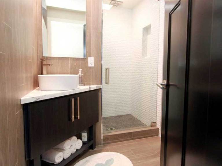 Marvelous bathroom ideas photo gallery #Homedecor #Bathroomremodel #Homerenovation Marvelous easy to clean bathroom remodel ideas #Homedecor #Bathroomremodel #Homerenovation