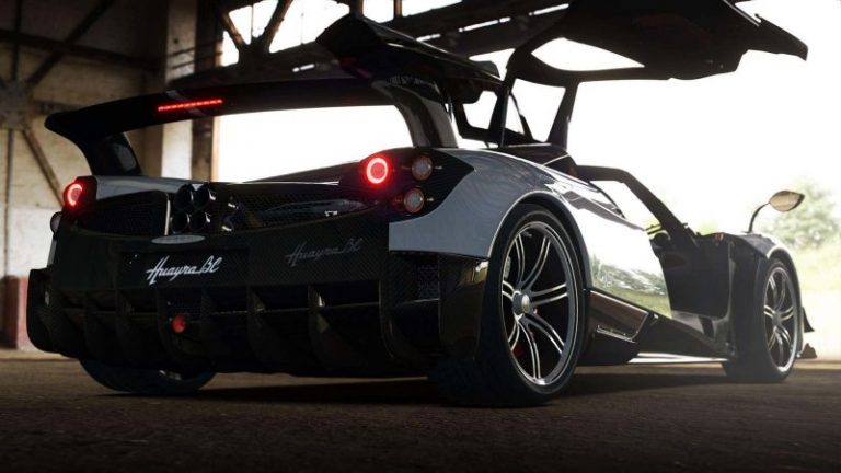 PAGANI HUAYRA BC (238 MPH)
