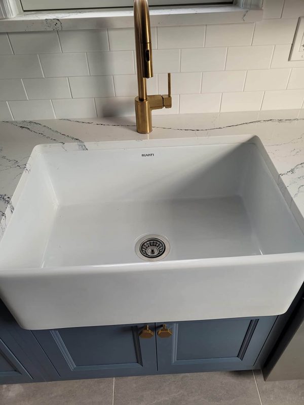 Ruvati 30 x 20 inch Fireclay Reversible Farmhouse Apron-Front Kitchen Sink Single Bowl - White - RVL2100WH
