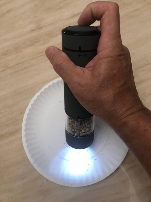 4. Electric Salt and Pepper Grinder Set