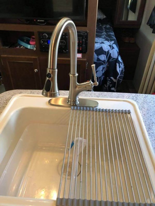 2. APPASO Pull-out Kitchen Faucet with Sprayer, Single Handle