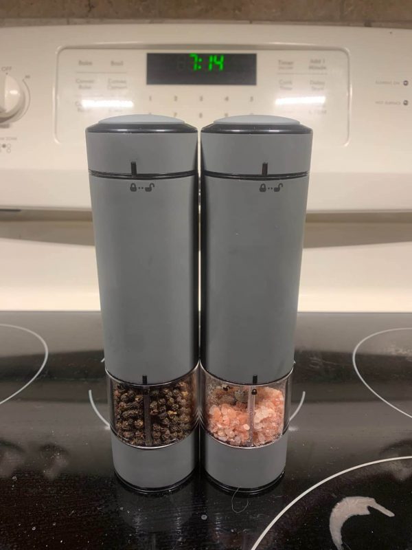4. Electric Salt and Pepper Grinder Set