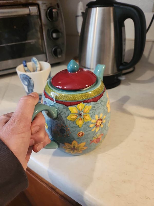 4. Bee Sweet 32 oz. 3-D Beehive Teapot Ceramic