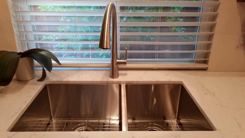 Kraus Standard PRO 33-Inch 16 Gauge Undermount 60/40 Double Bowl Stainless Steel, KHU103-33