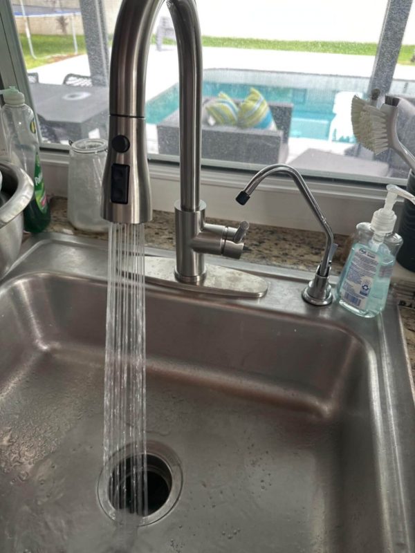 7. WEWE Polished Chrome Modern Commercial Low Lead Sprayer Pull Down Kitchen Faucet