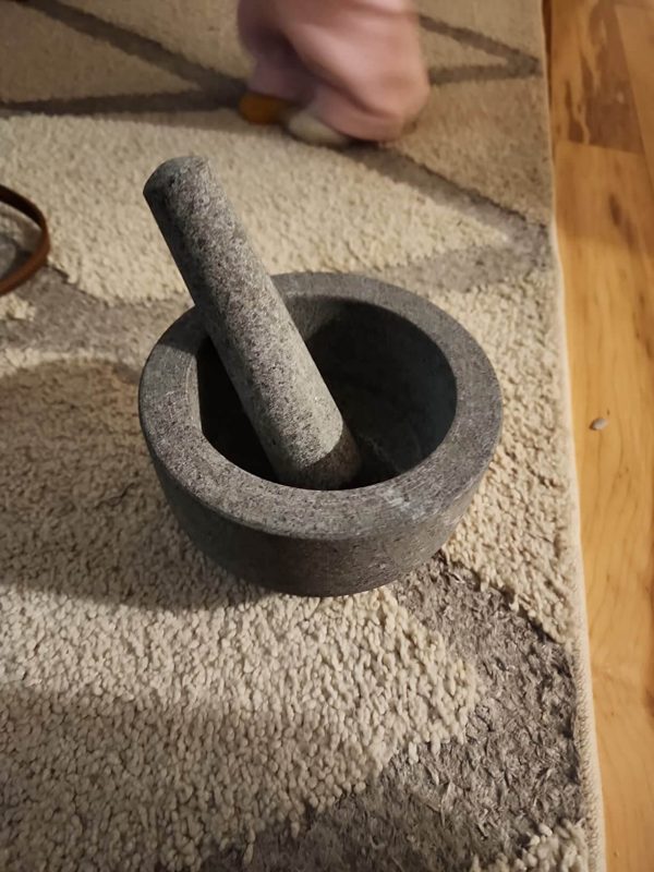 1. Gorilla Grip 100% Granite Slip Resistant Mortar and Pestle Set