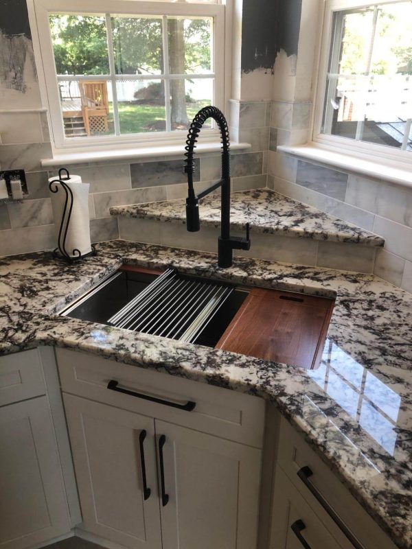 Ruvati RVH8350 33-inch Workstation Ledge 50/50 Double Bowl Undermount 16 Gauge Stainless Steel Kitchen Sink