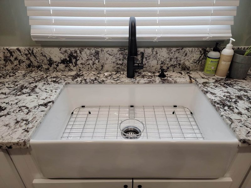 Ruvati 30 x 20 inch Fireclay Reversible Farmhouse Apron-Front Kitchen Sink Single Bowl - White - RVL2100WH