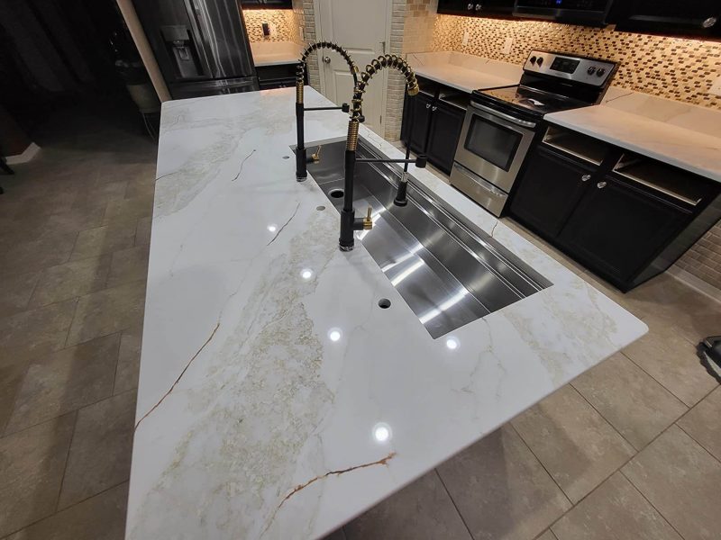 7. Ruvati 33-inch Workstation Ledge Kitchen Sink Undermount 16 Gauge Stainless Steel - RVH8222