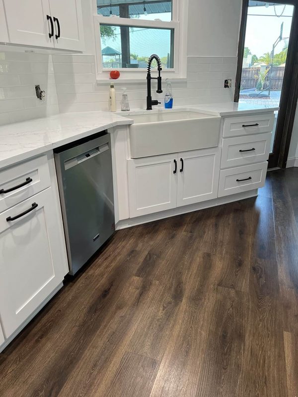 Ruvati 30 x 20 inch Fireclay Reversible Farmhouse Apron-Front Kitchen Sink Single Bowl - White - RVL2100WH