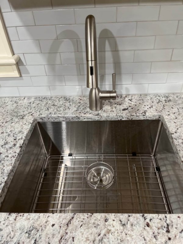3. Moen Modern Kitchen Faucet with Pull Down Sprayer, 87233