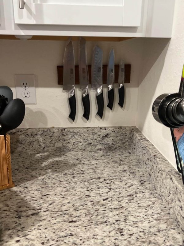 6. HOSHANHO Knife Set with Magnetic Knife Holder