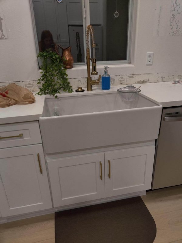 Ruvati 30 x 20 inch Fireclay Reversible Farmhouse Apron-Front Kitchen Sink Single Bowl - White - RVL2100WH