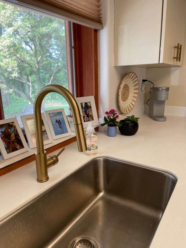 7. Havin Gold Kitchen Faucet with Pull Down Sprayer