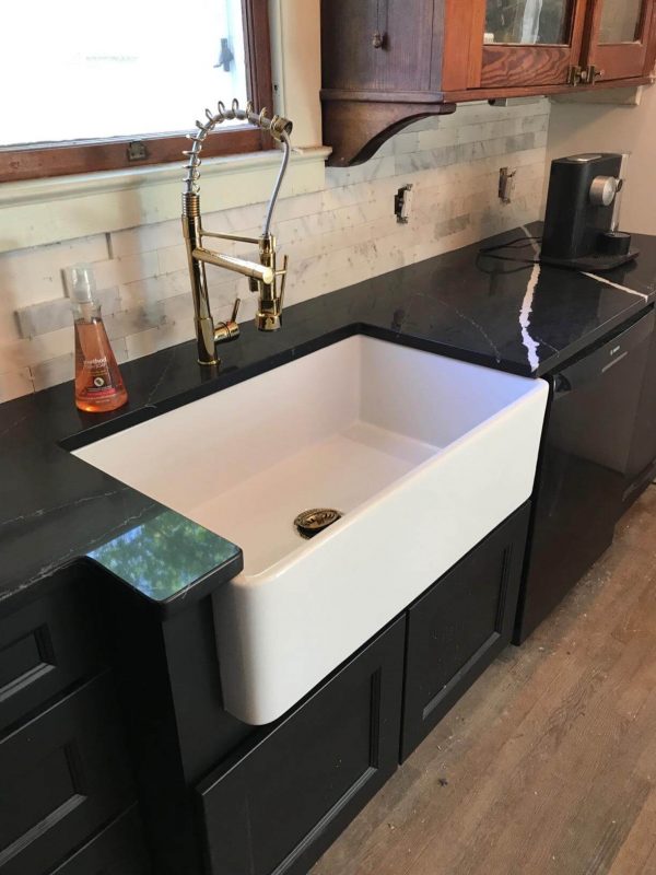 Ruvati 30 x 20 inch Fireclay Reversible Farmhouse Apron-Front Kitchen Sink Single Bowl - White - RVL2100WH