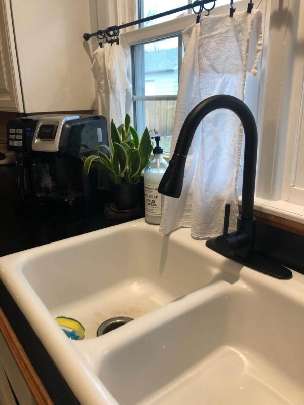 4. Hoimpro Kitchen Sink Faucet with Pull Out Sprayer