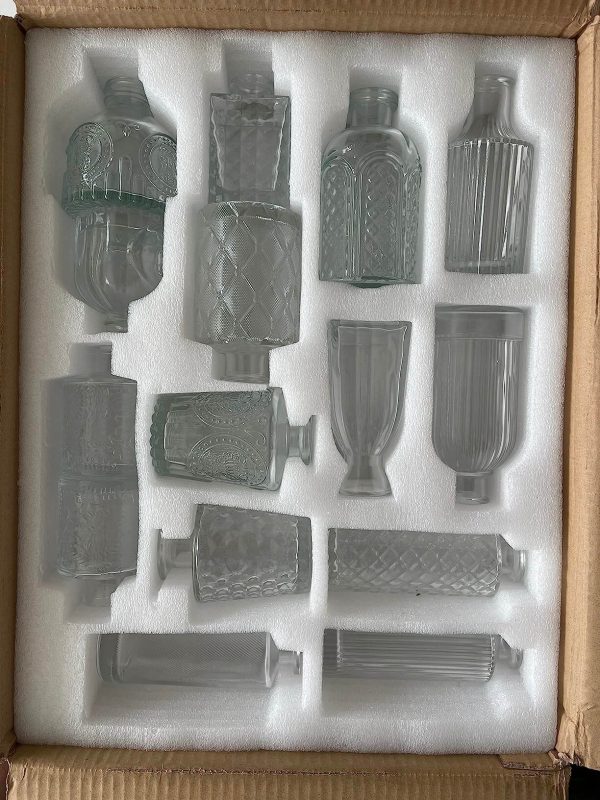 4. Arme Piece Glass Bud Vase Set