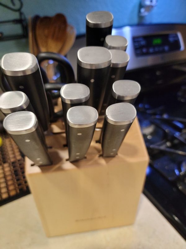 6. HOSHANHO Knife Set with Magnetic Knife Holder