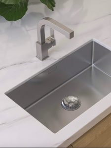 5 Modern Kitchen Faucets with Sprayer