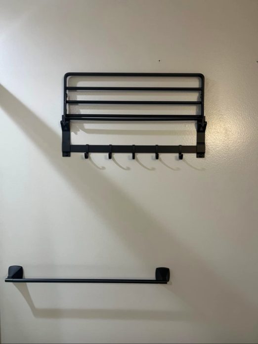 1. 24 Inch Bathroom Towel Holder with Aluminum Shelf